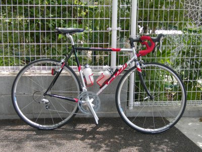 fuji steel road bike